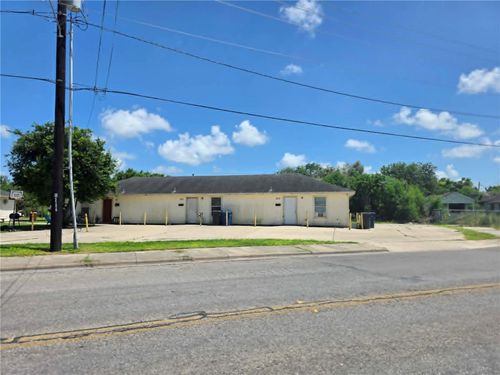 2851 Highland Ave, Corpus Christi, TX, 78405-2364 | Card Image