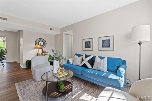 1551 Swallow Dr, Saint Louis, MO, 63144-1619 | Card Image