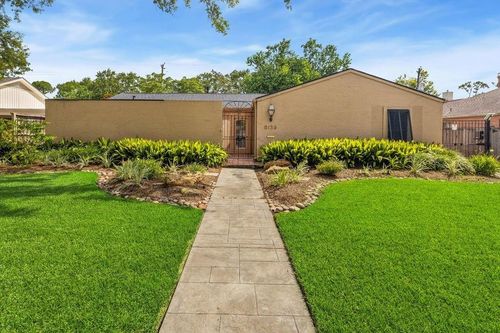 6139 Chevy Chase Dr, Houston, TX, 77057-3513 | Card Image