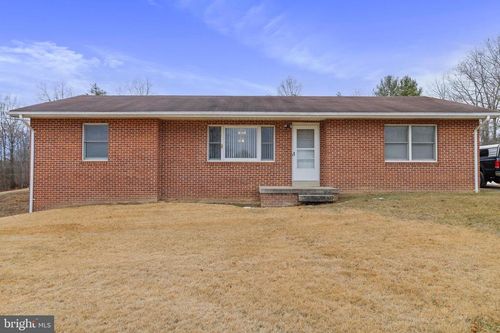 201 Rebel Hill Dr, AUGUSTA, WV, 26704-8639 | Card Image