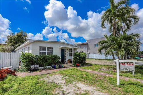 528 E 10th St, Hialeah, FL, 33010-3634 | Card Image