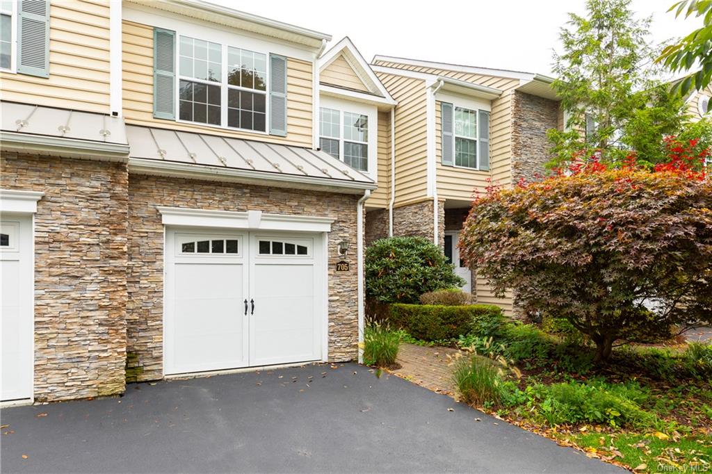 Huntington Dr, Fishkill, NY 12524