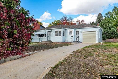 137 Loma Vista Rd, Torrington, WY, 82240-1744 | Card Image