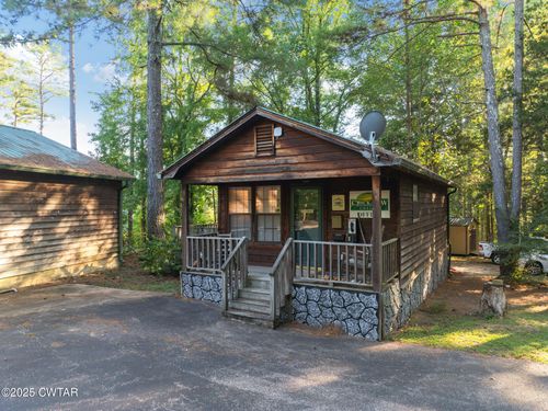 115 Chalet Ln, Henderson, TN, 38340-8427 | Card Image