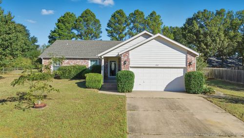 1212 Laredo St, Haskell, OK, 74436-2404 | Card Image