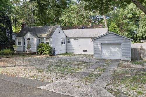 178 Adirondack Dr, Selden, NY, 11784-3751 | Card Image
