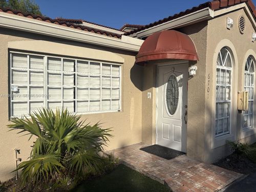 101-6701 Nw 166th Ter, Miami Lakes, FL, 33014-6061 | Card Image