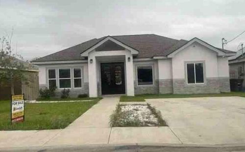3051 Samuel Dr, Eagle Pass, TX, 78852-6975 | Card Image