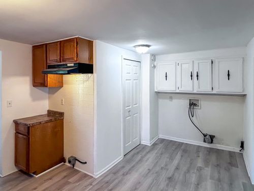 4140 Risedorph St, Burton, MI, 48509-1042 | Card Image