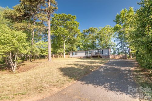 3973 Berry Creek Cir, Granite Falls, NC, 28630-9548 | Card Image