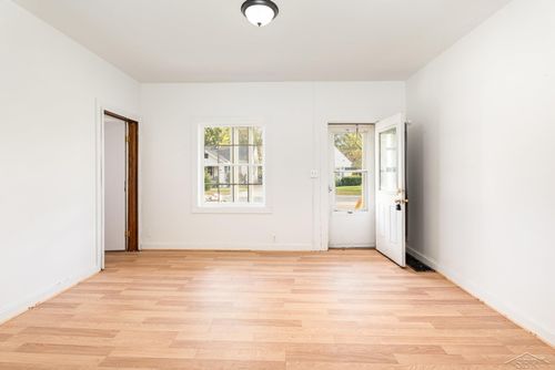 2105 Mackinaw St, Saginaw, MI, 48602-3070 | Card Image