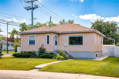 639 18 Ave Ne, Calgary, AB, T2E1N7 | Card Image