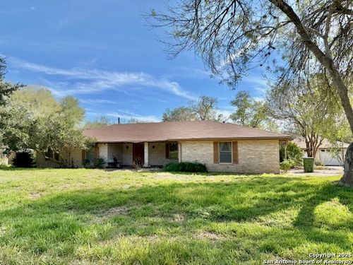 16 Encino Loma, Beeville, TX, 78102-9716 | Card Image