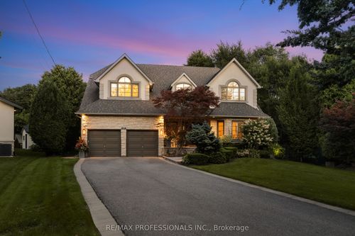 17 Rockingham Drive, Etobicoke, ON, M9A1P2 | Card Image