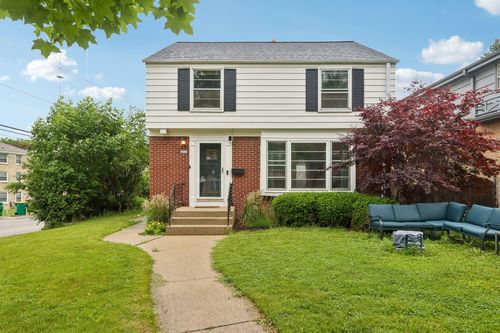 4315 N Wildwood Ave, Shorewood, WI, 53211-1437 | Card Image