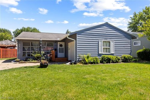 300 Hickory Dr, Berea, OH, 44017-1033 | Card Image