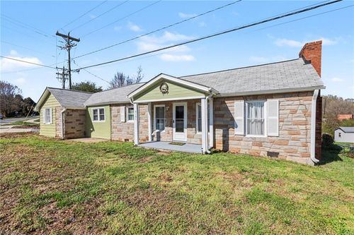 3151 Burke Mill Rd, Winston Salem, NC, 27103-6435 | Card Image