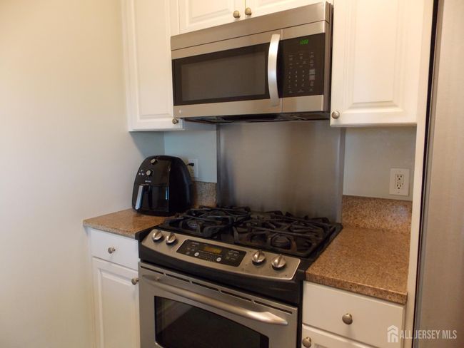APT-1205 - 1 Spring St, Townhouse with 2 bedrooms, 2 bathrooms and null parking in New Brunswick NJ | Image 18