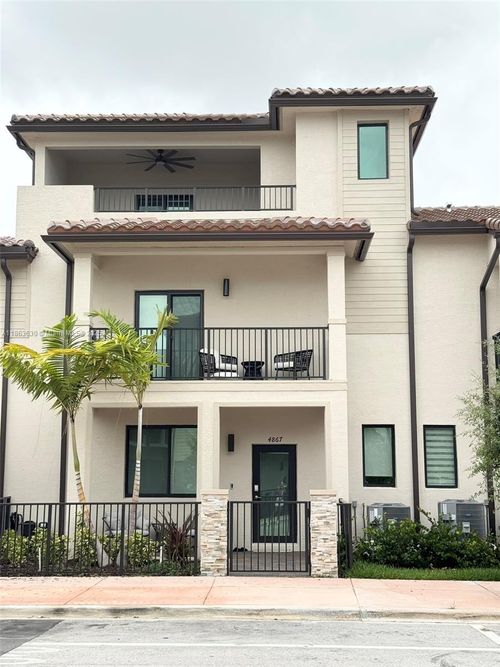 4867 Nw 84th Ave, Doral, FL, 33166-5889 | Card Image