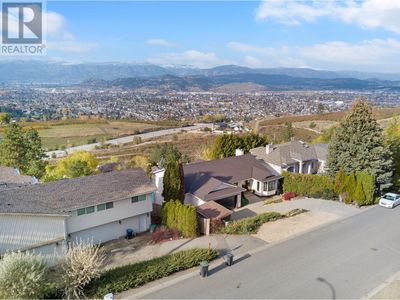 882 Toovey Rd, House other with 4 bedrooms, 3 bathrooms and 4 parking in Kelowna BC | Image 2