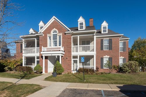 922 W Summerfield Glen Cir, Ann Arbor, MI, 48103-9165 | Card Image
