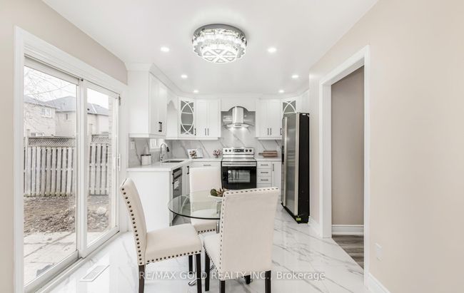 111 Fairhill Ave, House other with 6 bedrooms, 4 bathrooms and 2 parking in Brampton ON | Image 25