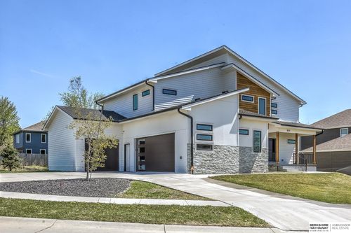 8215 N 166th St, Bennington, NE, 68007-2905 | Card Image