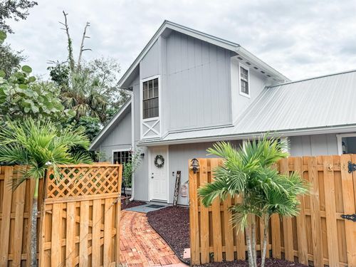 1585 17th Ln Sw, Vero Beach, FL, 32962-6804 | Card Image