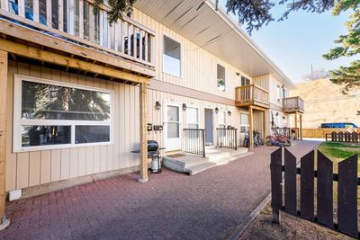 105 - 219 Huntington Park Bay Nw, Home with 2 bedrooms, 1 bathrooms and 1 parking in Calgary AB | Image 1