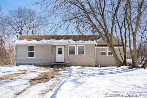 68 Dewitt St, Saranac, MI, 48881-9551 | Card Image