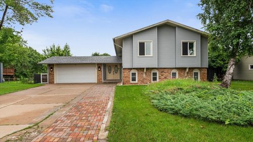 8232 Xenia Ave N, Brooklyn Park, MN, 55443-2233 | Card Image