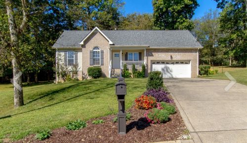 105 Donovan Ct, Hendersonville, TN, 37075-1216 | Card Image