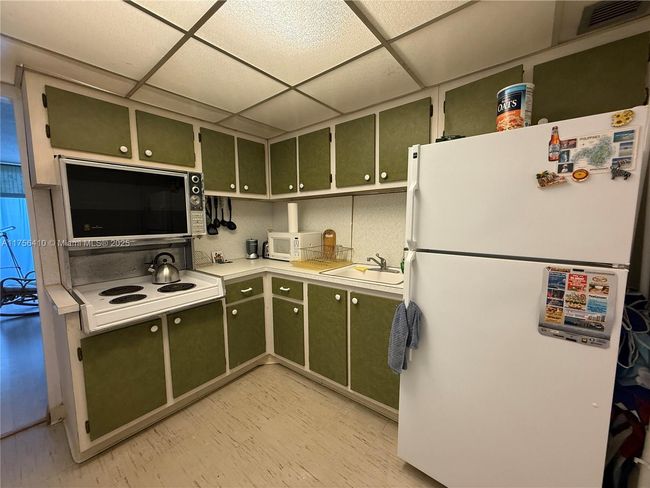 APT-707 - 401 Ocean Dr, Condo with 0 bedrooms, 1 bathrooms and null parking in Miami Beach FL | Image 19