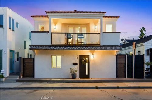 32 56th Pl, Long Beach, CA, 90803-4407 | Card Image