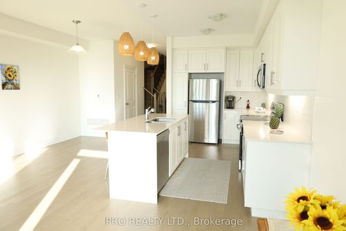 102 Bermondsey Way, Brampton, ON, L6Y6K8 | Card Image