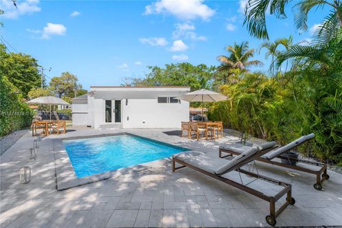 990 Sw 11th St, Miami, FL, 33129-1838 | Card Image