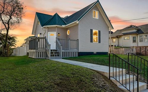 215 W South St, Jackson, OH, 45640-1533 | Card Image