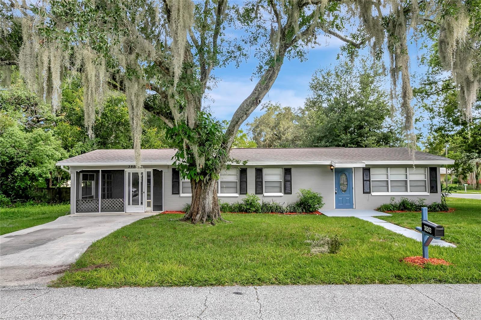14th Ave, Zephyrhills, FL 33542