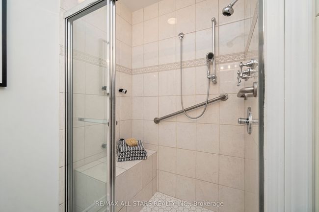 68 Celebrity Greens Way, Condo with 3 bedrooms, 2 bathrooms and 1 parking in Markham ON | Image 25
