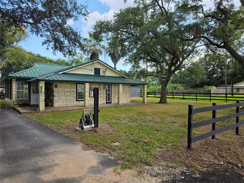 8435 Peters Rd, Manvel, TX, 77578-4605 | Card Image