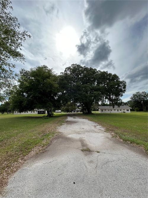 1b-8010 Se Us Highway 301, HAWTHORNE, FL, 32640-7530 | Card Image