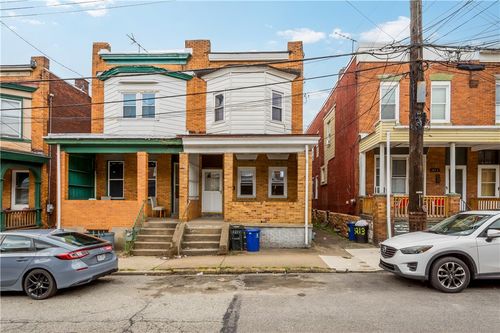 3211 Joe Hammer Sq, Oakland, PA, 15213-4207 | Card Image