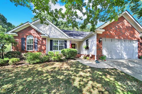 8217 Poplar Grove Cir, Waxhaw, NC, 28173-8243 | Card Image