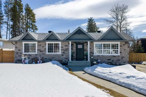 15 Virginia Avenue, Whitecourt, AB, T7S1H2 | Card Image