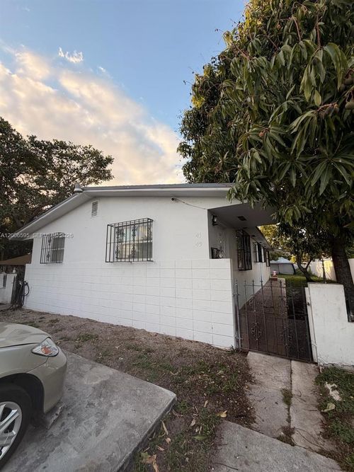 41 E 20th St, Hialeah, FL, 33010 | Card Image