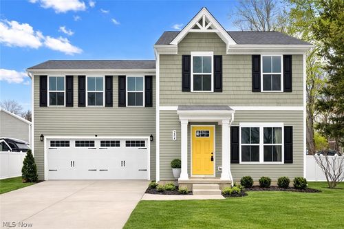 201 Taft Dr, Eastlake, OH, 44095-3985 | Card Image