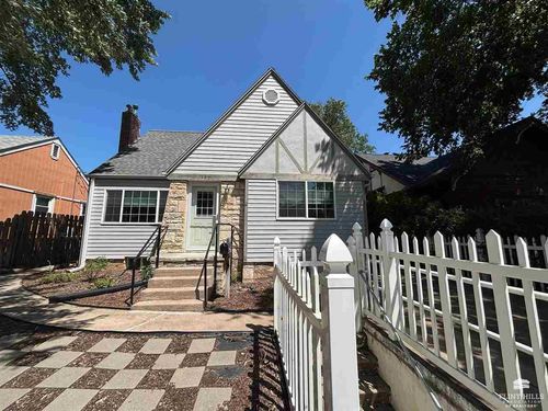 527 W 6th St, Concordia, KS, 66901-2717 | Card Image