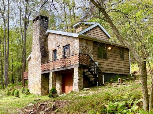 27 Old Farm Rd, Allegheny Twp, PA, 15926 | Card Image