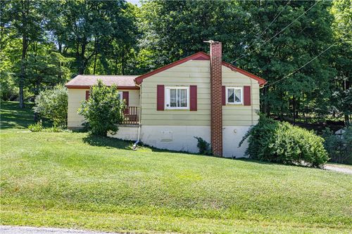150 Maple Dr, New Kensington, PA, 15068-7216 | Card Image