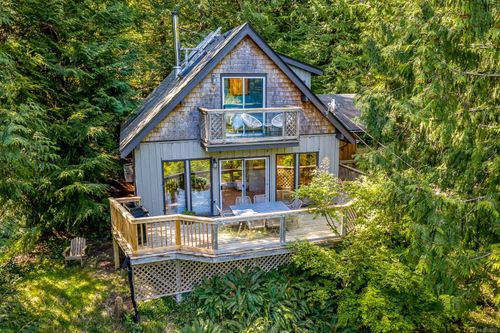 833 Austin Dr, Cortes Island, BC, V0P1K0 | Card Image